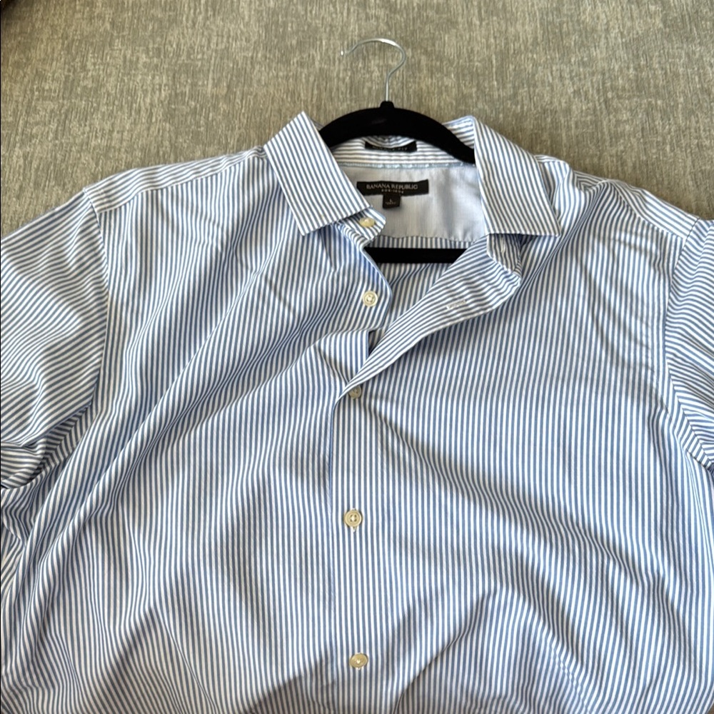 Banana Republic Blue and White Dress Shirts Classic Formal Style